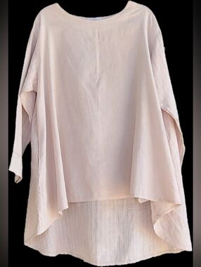 Relaxed Hi-Lo Tunic Top in Soft Cream.